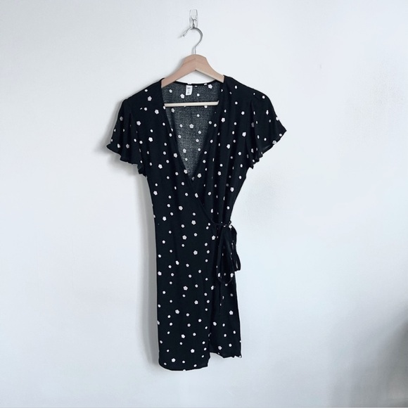 bp • Black & White Mckenna Floral Wrap Dress - Picture 3 of 8